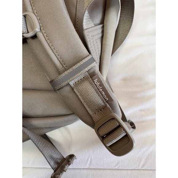New Lululemon Double-Zip Backpack 22L Warm Ash Gray Laptop Holder Travel Bag - Picture 3 of 14
